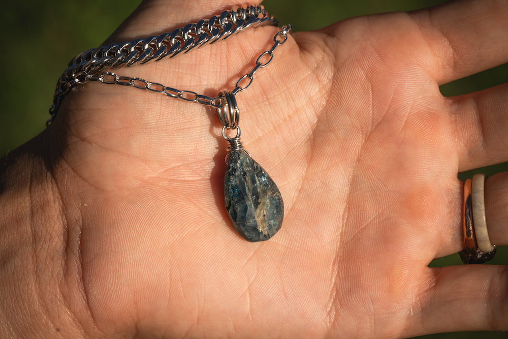 'I Am Worthy of Good Things' Large Faceted Kyanite Medallion Stainless Steel Layer Necklace
